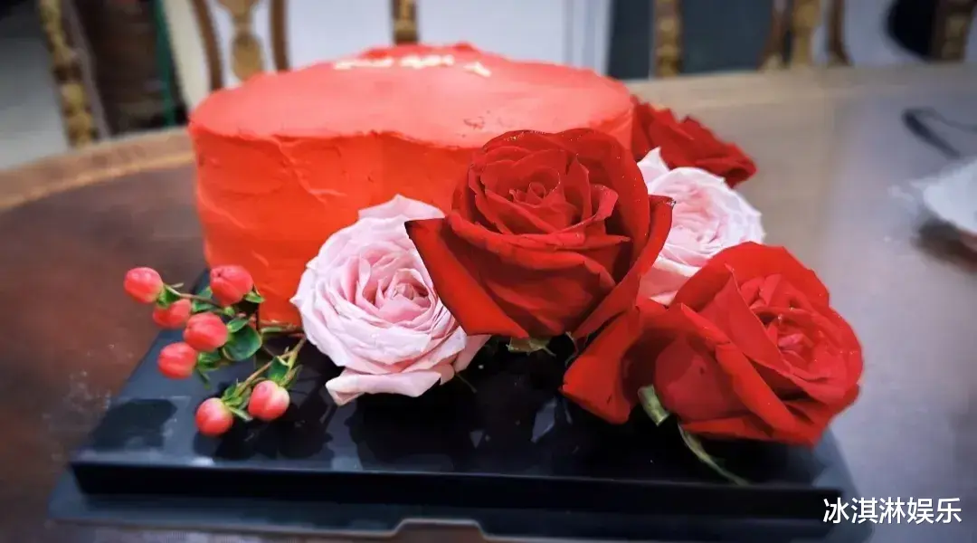 炸裂!知名小花给胡歌生子、被张翰“吃豆腐”,被传和俞灏明恋爱