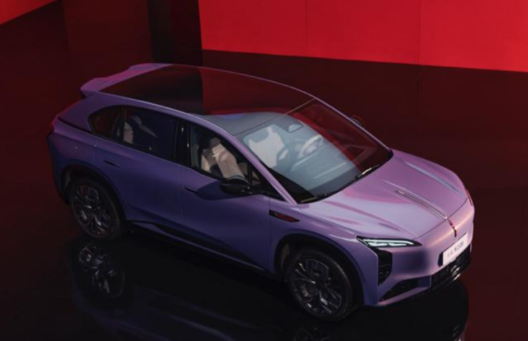 这款中大型豪华纯电SUV，轴距达3米，剑指比亚迪唐，预售仅23.98万
