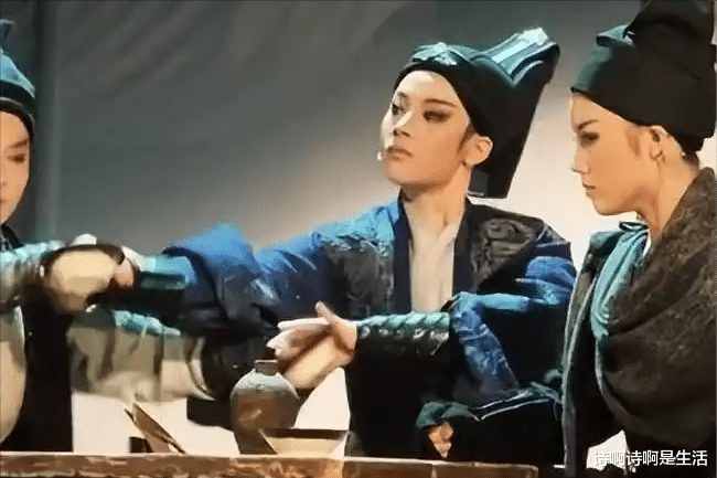 女演员拿了最佳男主角!被圈内集体声讨没几天,她迎来了最大靠山