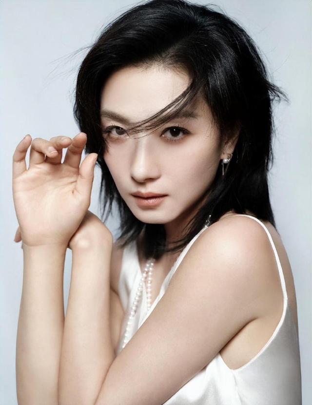 因长的太漂亮被导演狂追,却因拒绝追求无戏可拍,今搭档胡歌走红