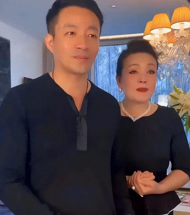 汪小菲和张兰断绝母子关系，被扒3年断绝三次，已接走一双儿女