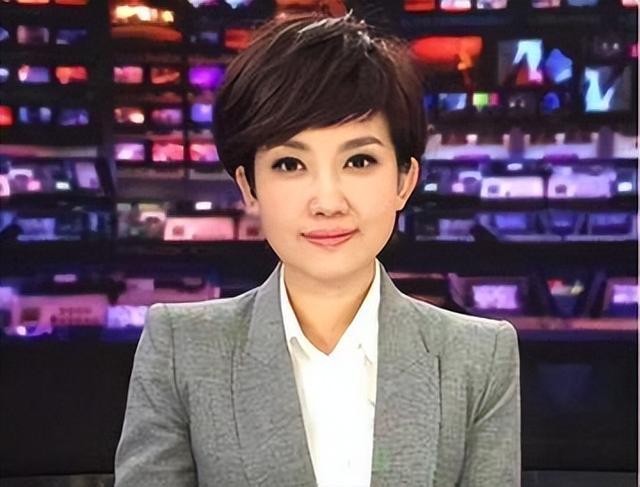 央视美女主持人王端端:嫁了同行丈夫很幸福,直播时落泪被质疑