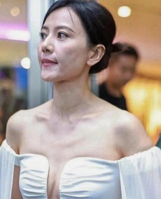 没滤镜真可怕!金晨鼻歪眼斜,孙俪老态尽显,李冰冰生图惨不忍睹