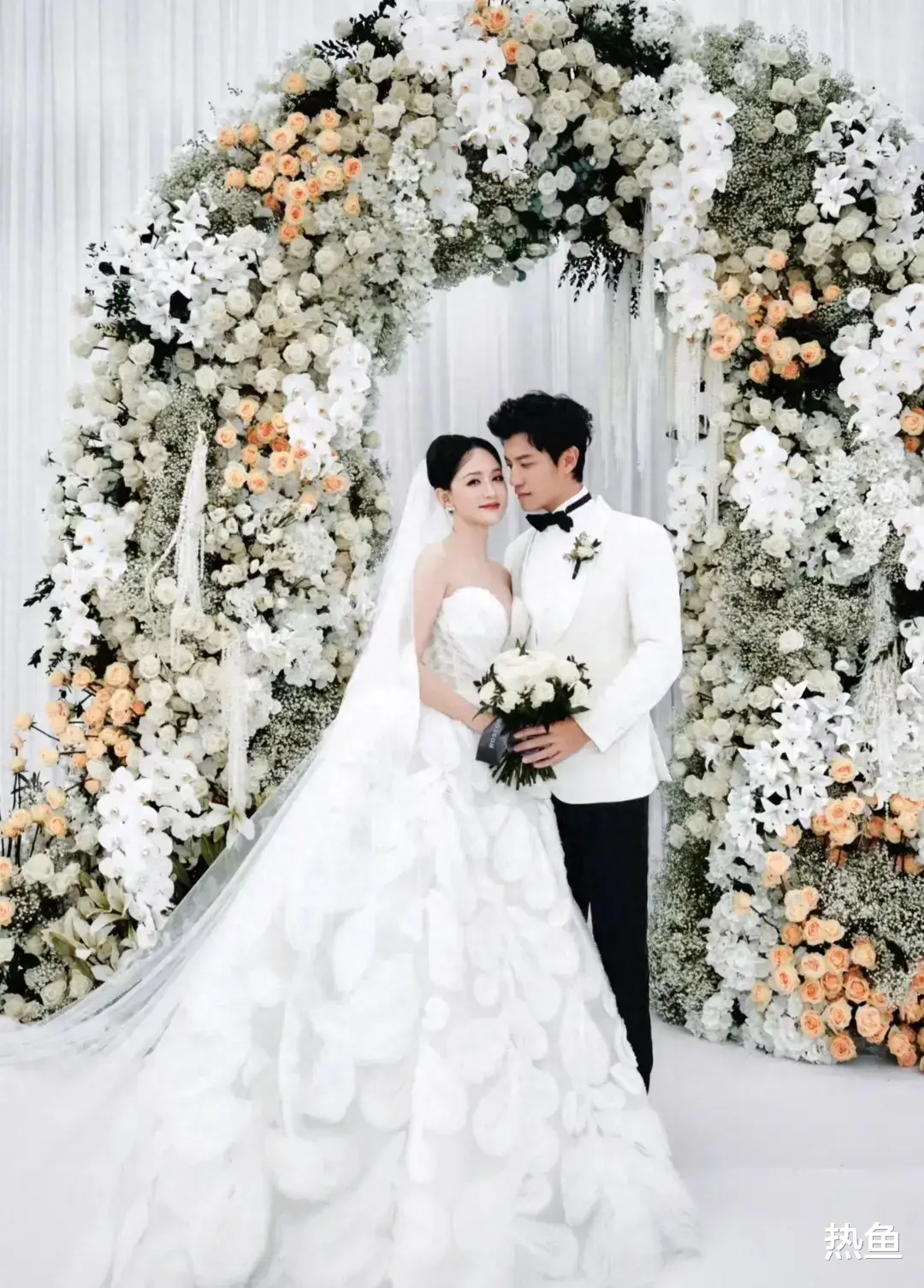 安以轩近照曝光,低调参加闺蜜陈乔恩婚礼,一身运动装状态很好