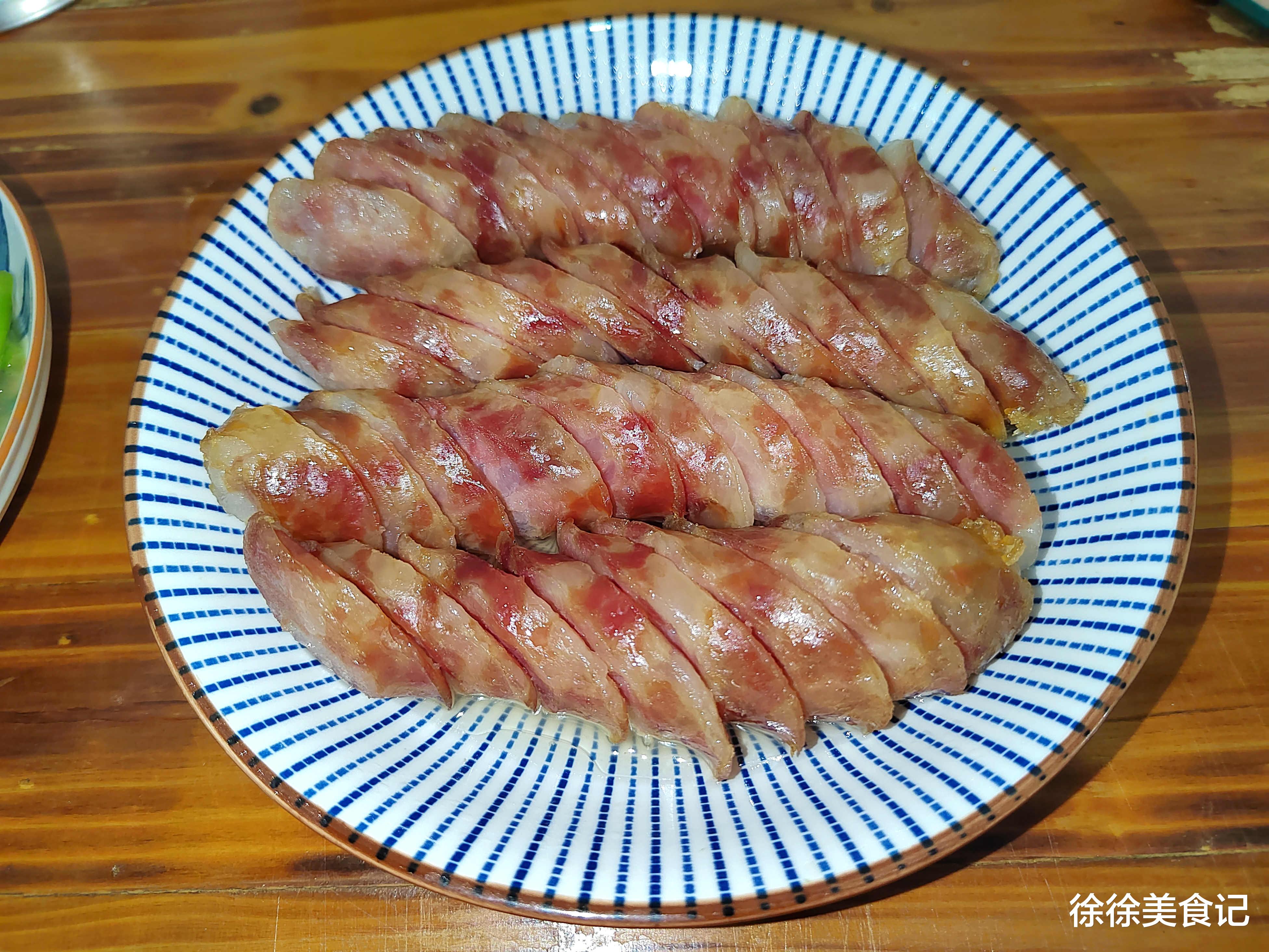 同事来吃饭，4小时做5菜1汤，却被吐槽吃不饱，网友看后不淡定了