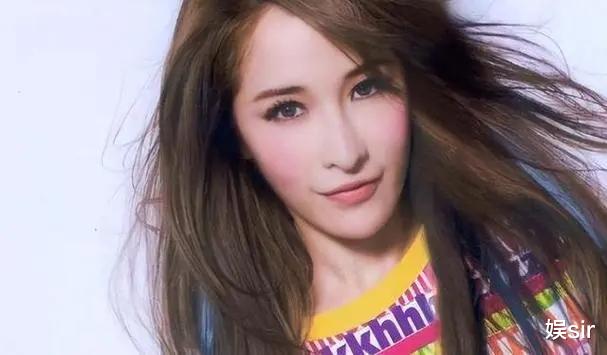 曝44岁萧亚轩被求婚,男友是29岁荷兰富二代,本人回应:我不知道