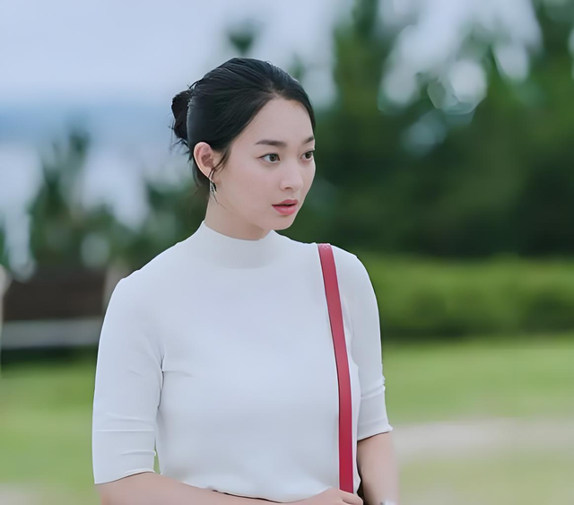 尹慧珍:一个从我上初中那会儿就火到现在的韩国女神。