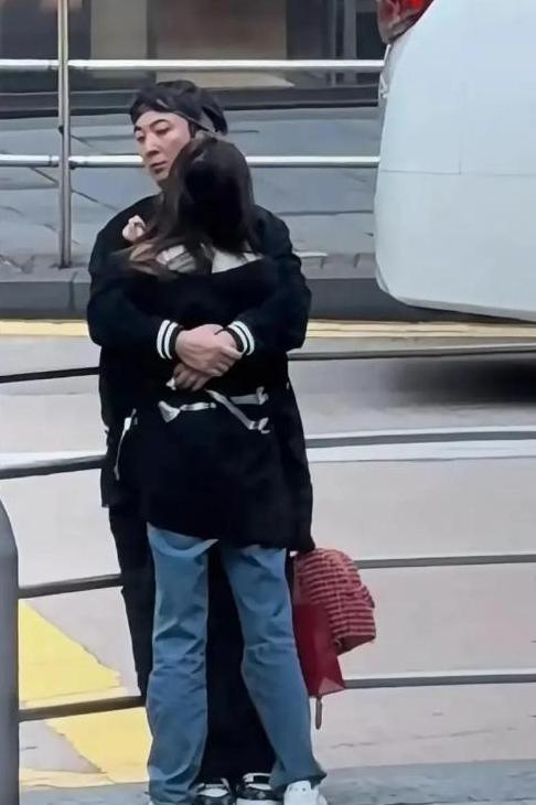 王思聪又换女友了?00后网红私照曝光,网友:这谁顶得住啊!