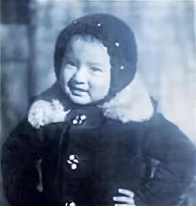 向梅：因长相洋气无戏可拍，被调到服装间做主任，40多岁才成名