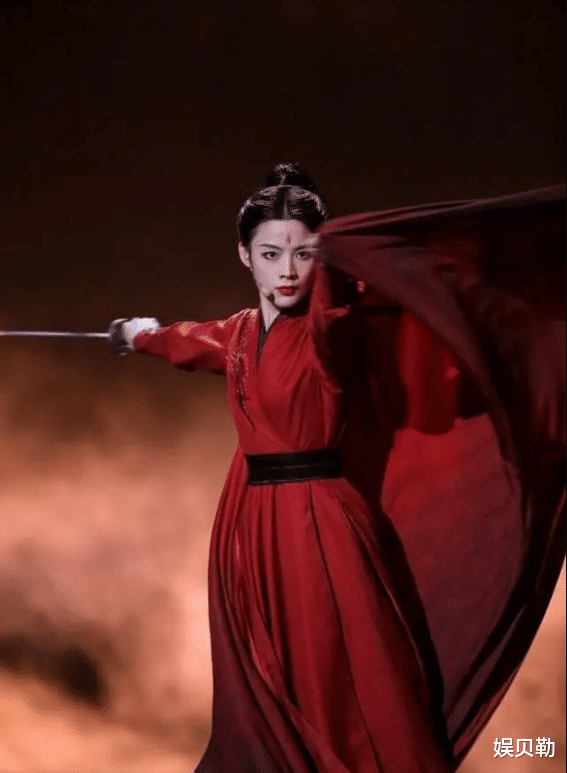 粉丝为陈丽君庆生,激动落泪鞠躬16次,弥补未成文化大使的遗憾