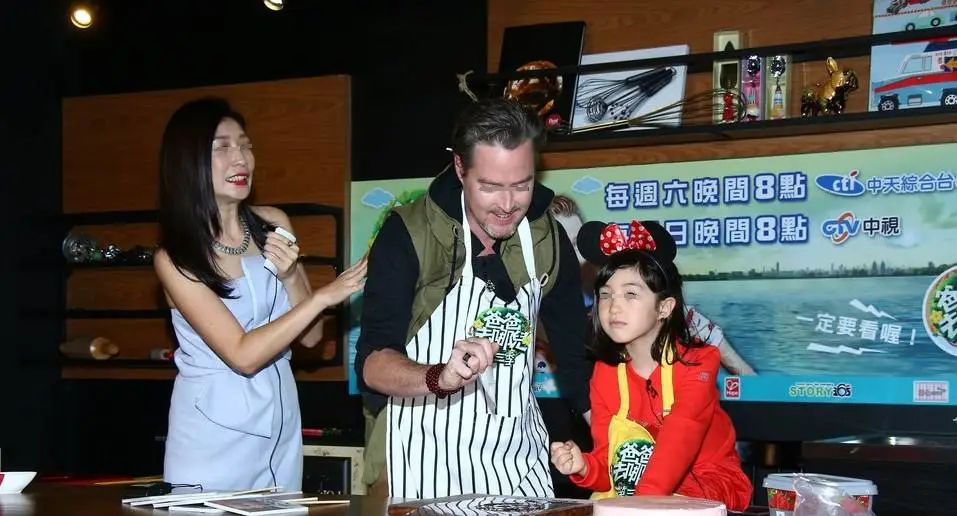 离了?!模范夫妻网上开撕,她太可怜了...