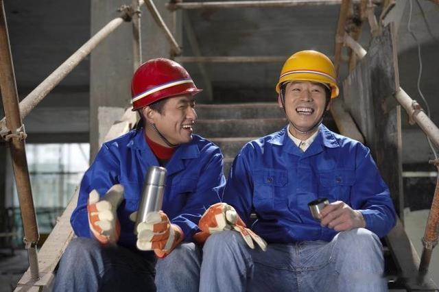 公司新人让我带，传授工作经验，应该有所保留，还是倾力相助？