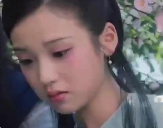 《红楼梦》风波升级！陈都灵被喊话，胡玫关评论，张淼怡评论失控