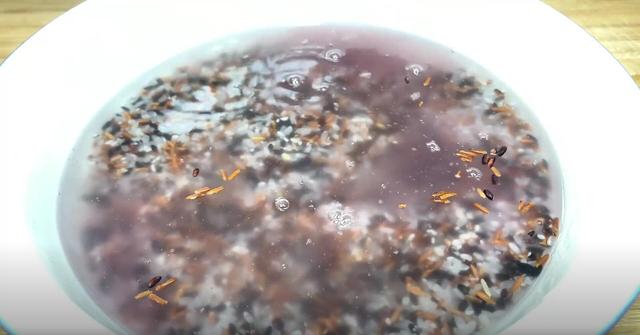 夏天要多吃黑米，只需加4个鸡蛋，一周吃6次，面色红润气色好！?