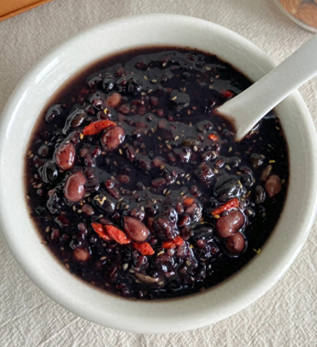 头发最爱的3种食物，建议：三天两头吃一次，增发量，光泽顺滑