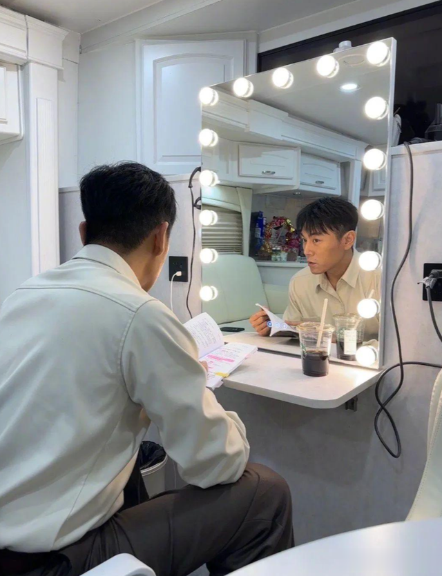 沙溢暴瘦20斤：饿了就睡觉，渴了就喝水，馋了就抽嘴！是个狠人