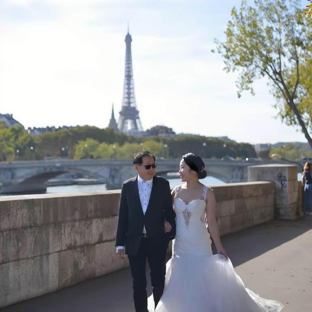 75岁富豪又成父亲！小42岁歌手娇妻4年拼3胎，腹部隆起有孕味