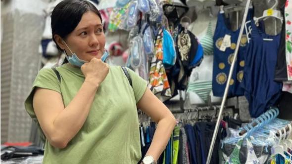 56岁李丽珍终究是老了？虽然满脸很皱，可肥皂去皱纹明显