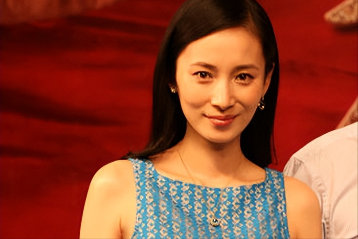 原来他们是两口子,戏里戏外都是夫妻,看不出年龄相差有16岁