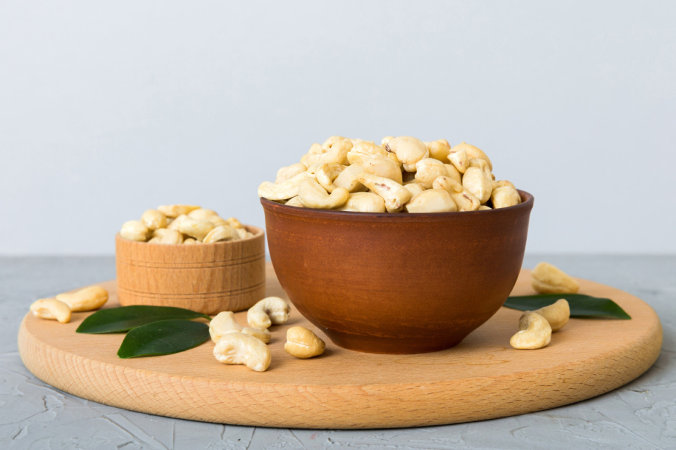 腰果好吃富含营养，但为何市面上的腰果都没有壳？望你早点搞清楚