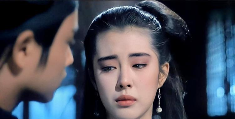 现在嫌她们丑,当年追成狗!这些发福的女明星,当年都是大美女