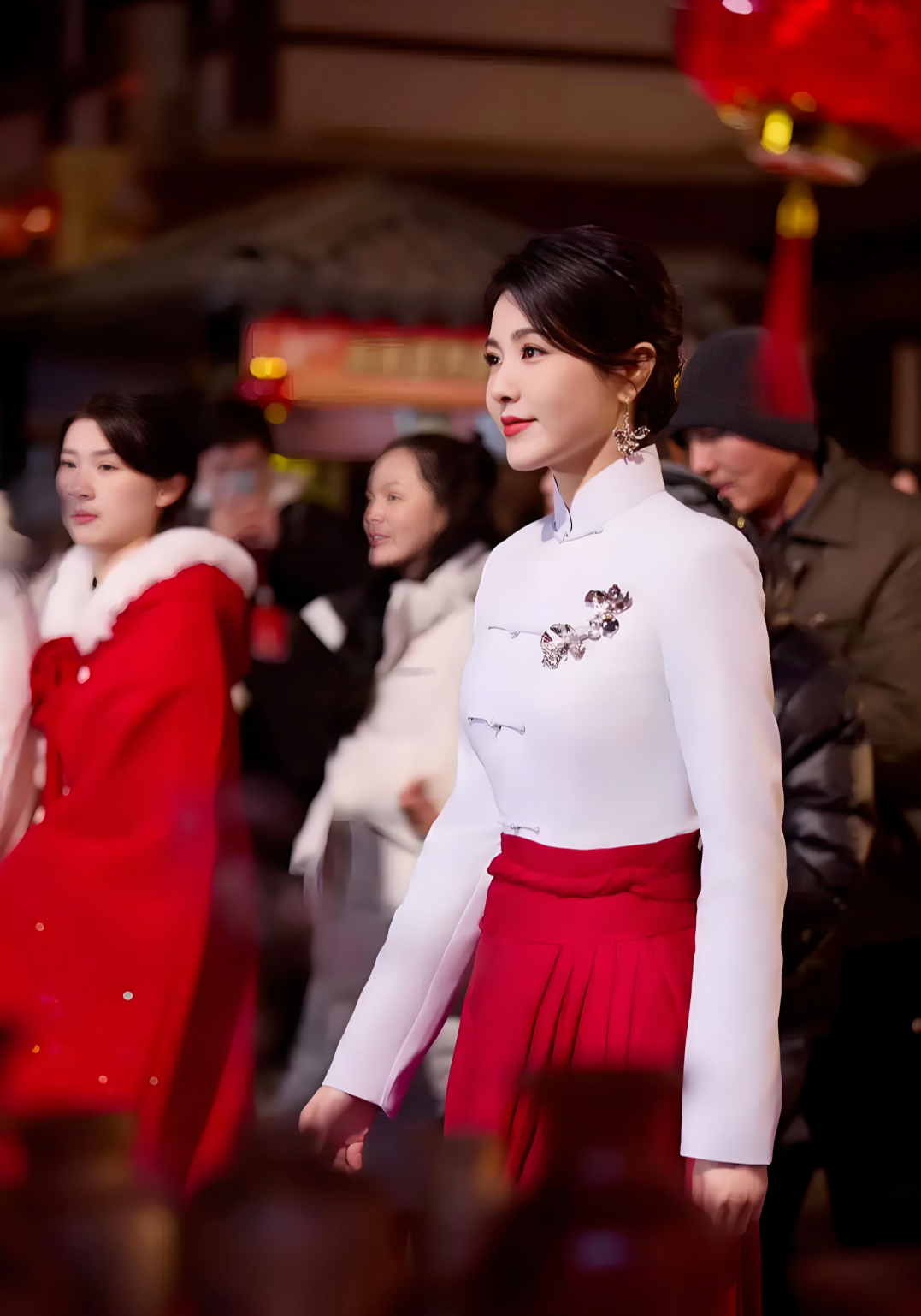 马面红裙映衬风华，优雅女神曾黎，完美演绎优雅贵气的极致魅力