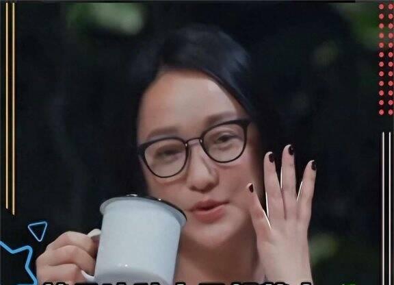 4位“脸美手丑”的明星:看脸美如花,伸手就尴尬,个个反差大