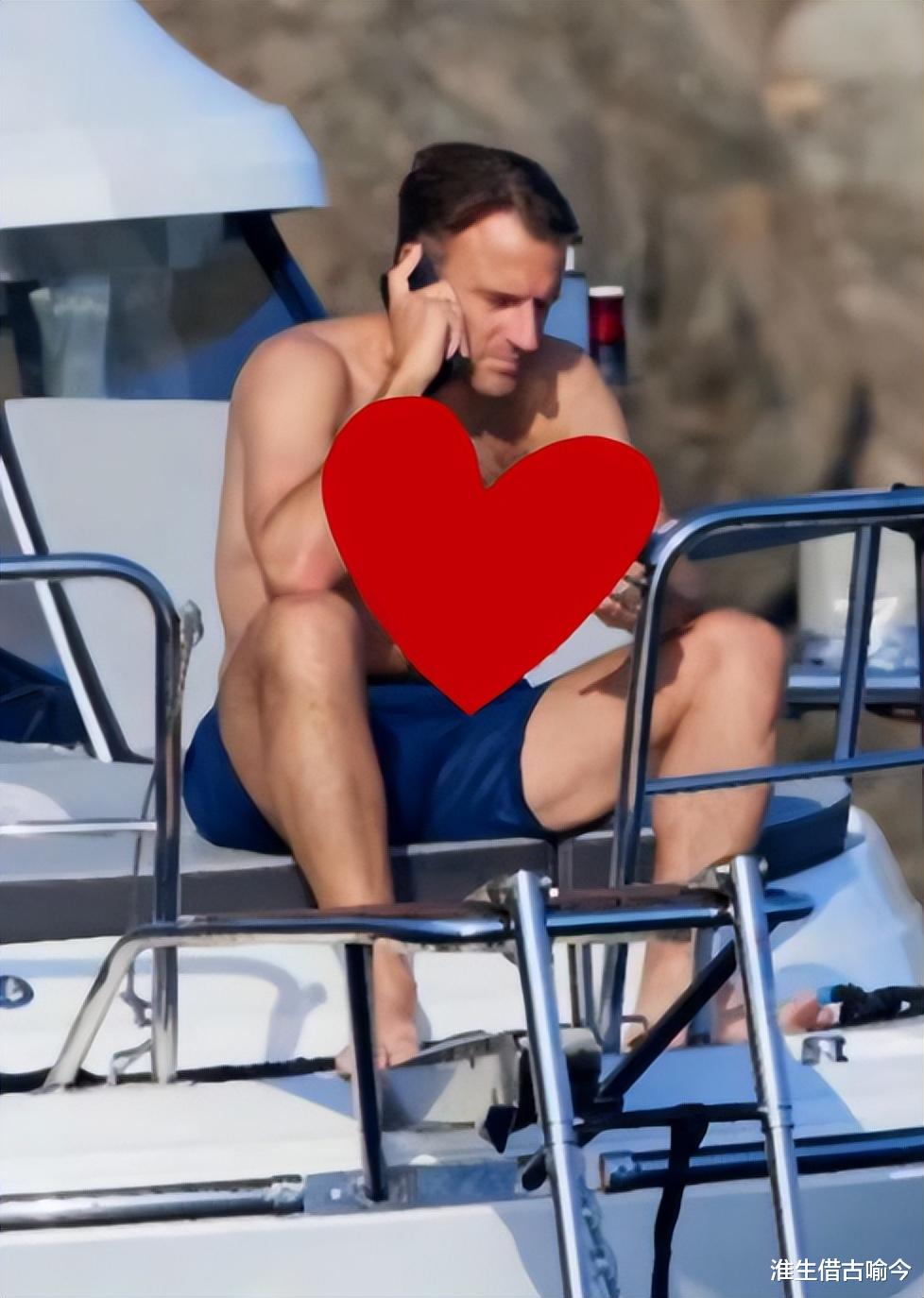 马克龙有多爱大24岁布丽吉特?在游艇上摸着她的脚踝,深情注视她