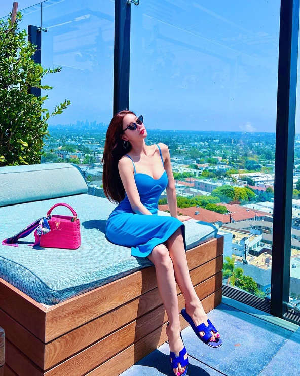 号称“韩国第一美”的李成敏，在线分享A4腰、柯基臀练习方法