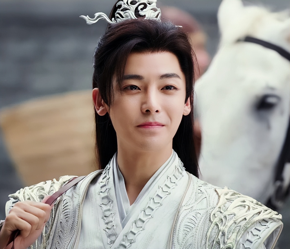 播4集就拿下热榜第1，陈都灵令观众成功入坑，古装玄幻剧有天花板了