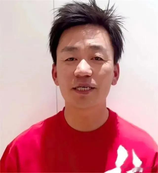 王宝强现任女友太漂亮了！笑起来真甜，网友发话：一个比一个美