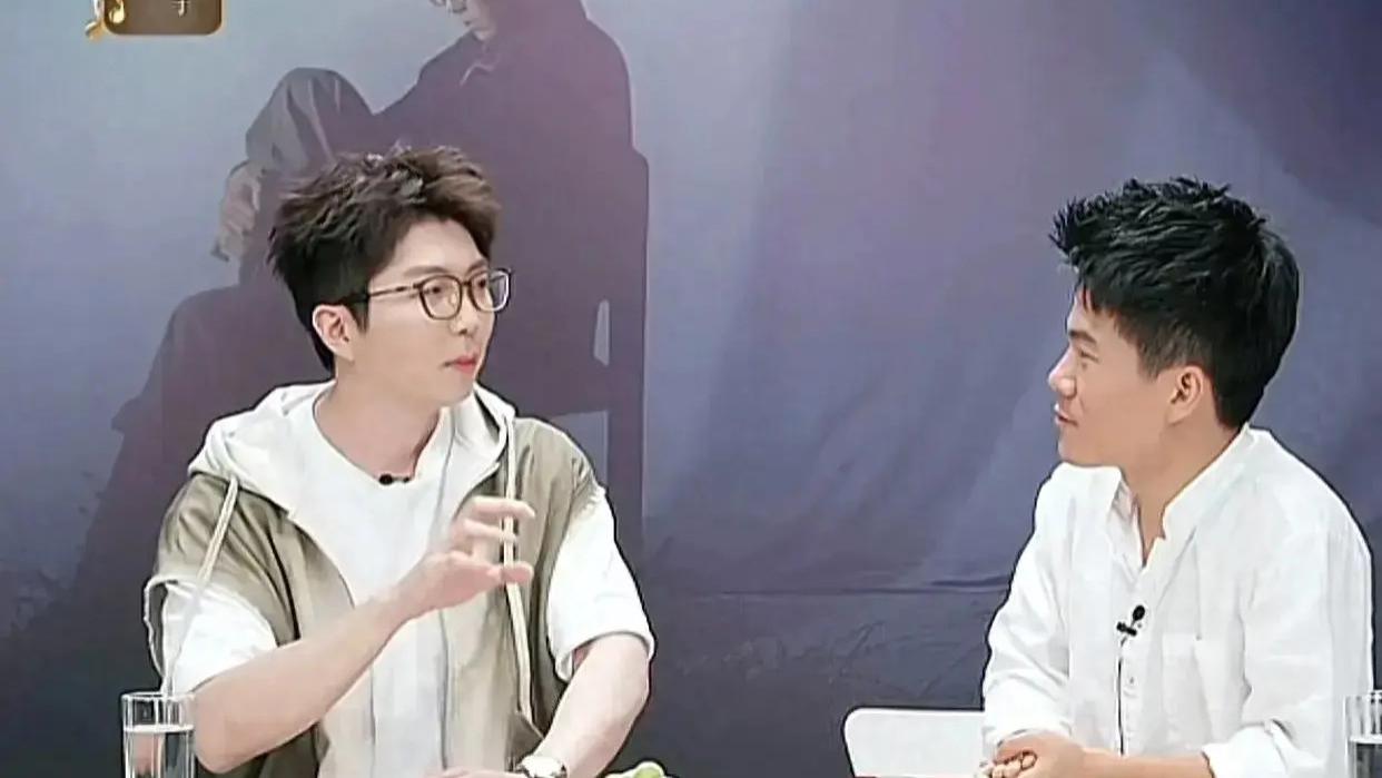 跌落深渊！董宇辉采访毛不易，全程尬聊，直言唱歌就是为了挣钱！