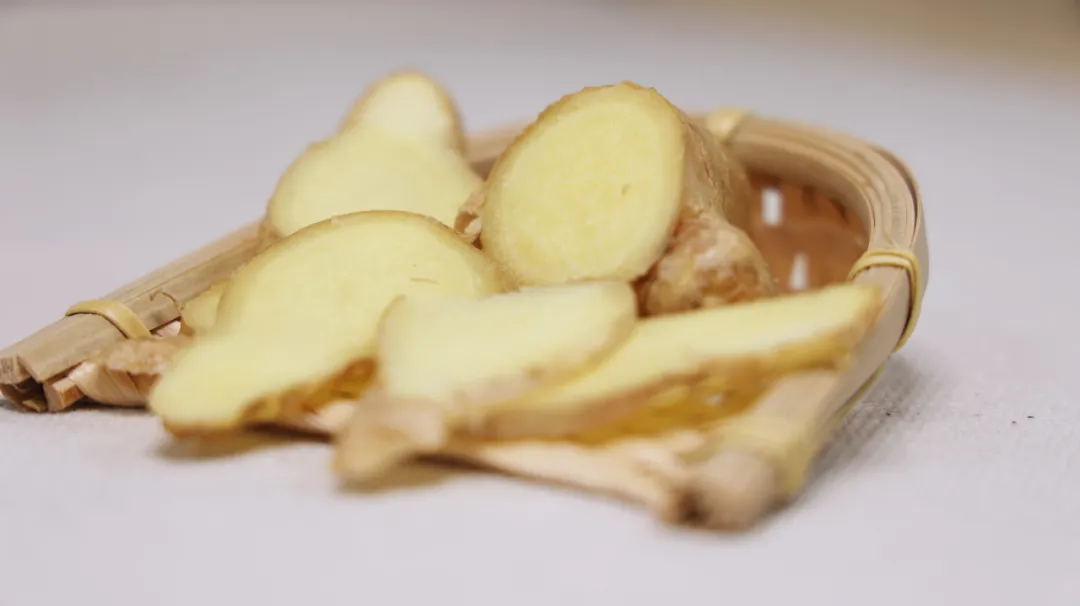 “晚上吃姜、毒过砒霜”？中医从它的这2大功效上，为你还原真相