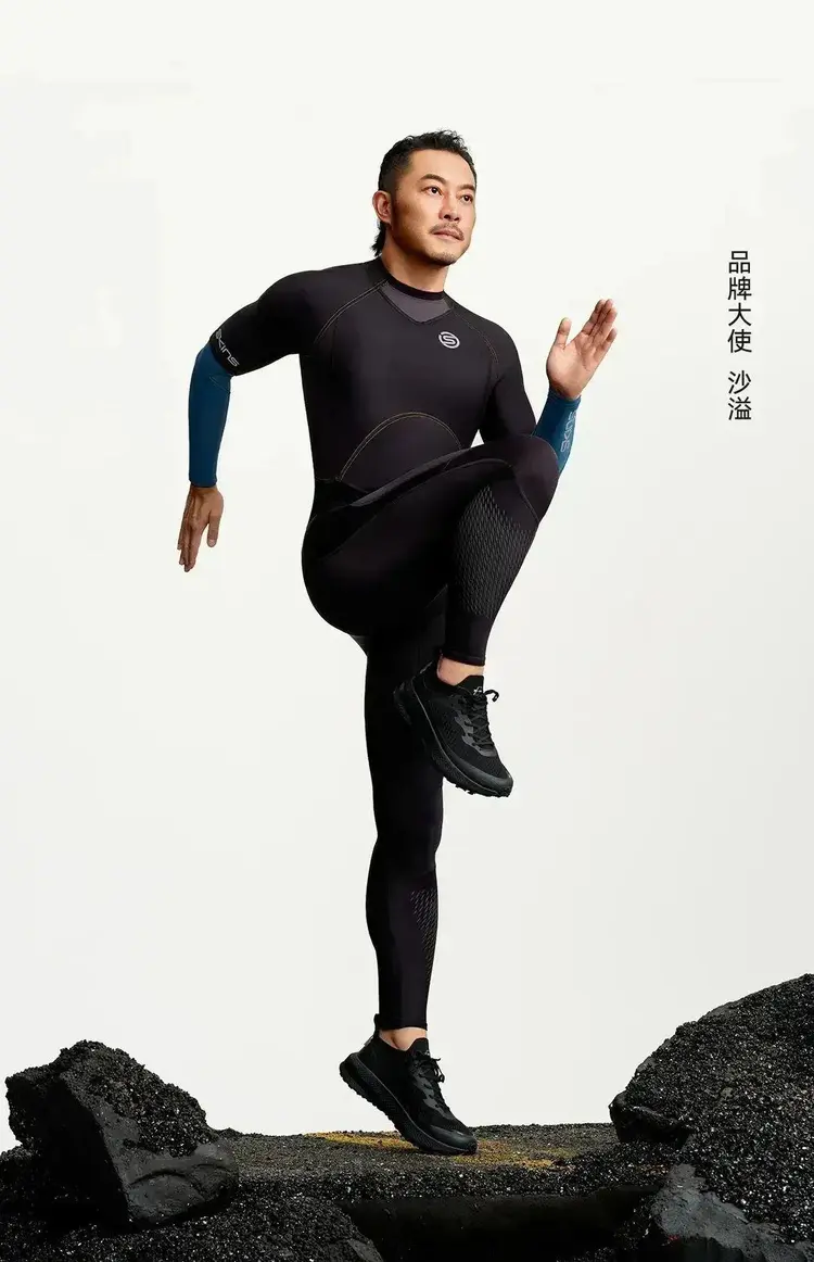 沙溢瘦身成功后,秀肌肉拍穿搭,代言体育品牌,妥妥的时尚小鲜肉