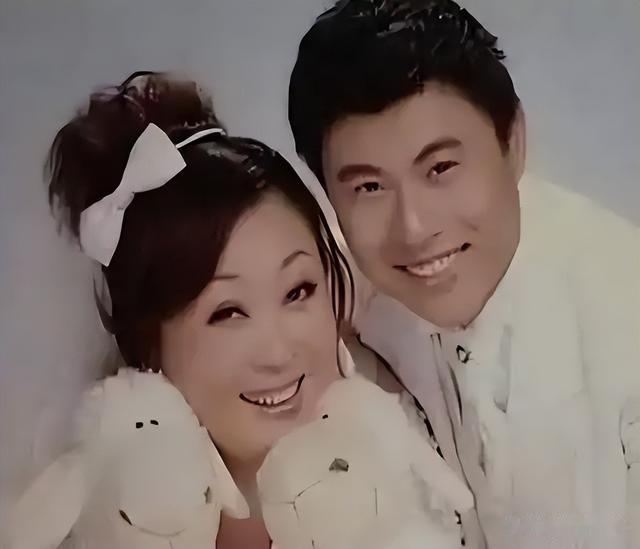 张海燕:专注“网恋”,老牛吃嫩草,抱小28岁“高富帅”丈夫