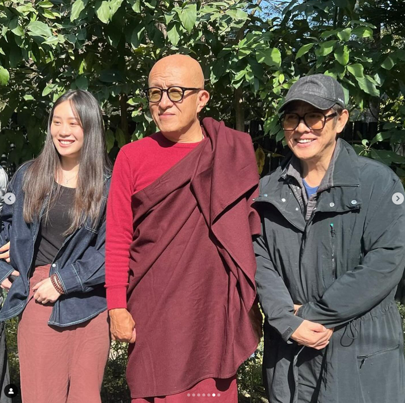 李连杰利智上山修行120天,称为了世界和平,21岁小女儿乖巧陪同