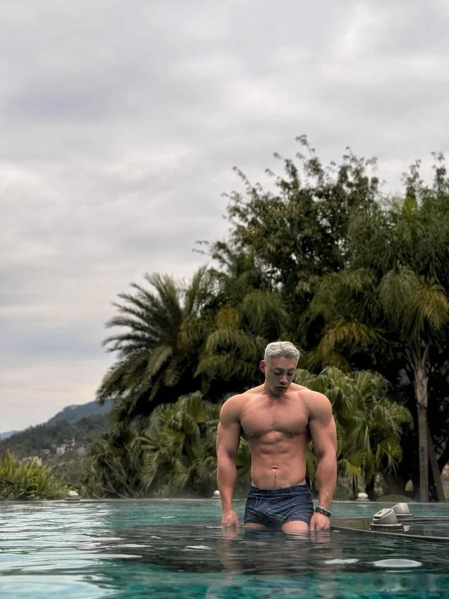 193cm魔鬼身材健身教练!肌肉线条赏心悦目