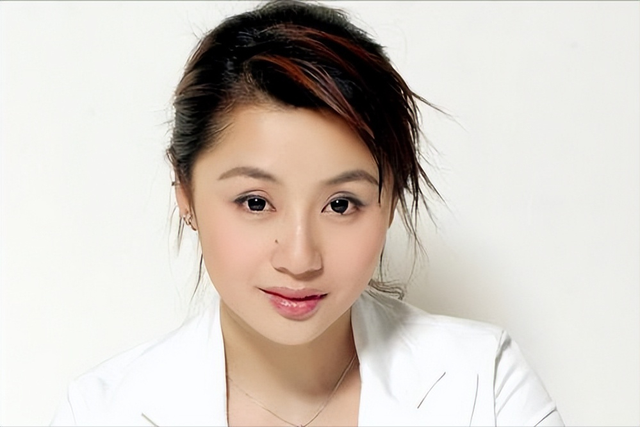 看到曹颖“升官”的丈夫，才明白，她和王斑结婚是多么正确的选择