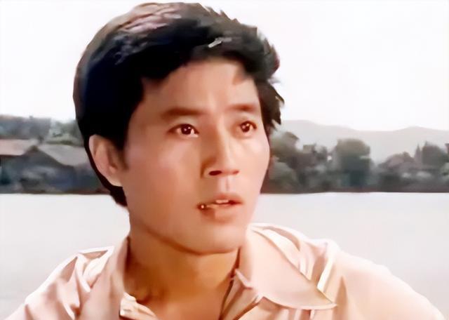 他从烧煤工逆袭成演员,娶初恋40年无绯闻,如今女儿比他还红