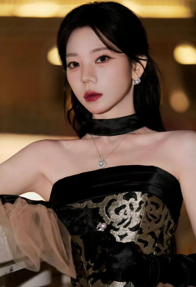 火箭少女合体孟美岐站C位遭网友吐槽:德不配位!