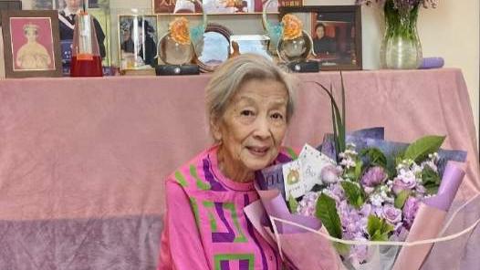 89岁老戏骨谢芳去世，两个月前刚过完生日，最后露面照瘦弱且优雅