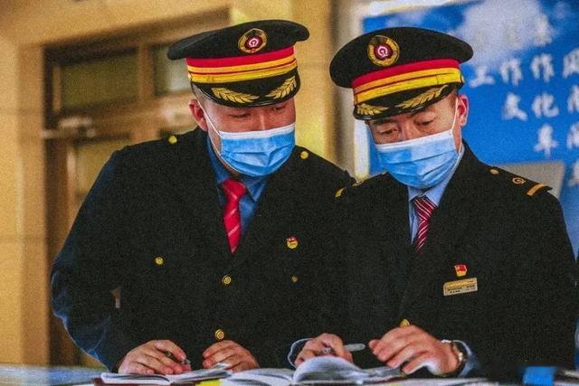 在铁路单位，并不是所有大学生都会被提拔为干部，还要靠自身努力