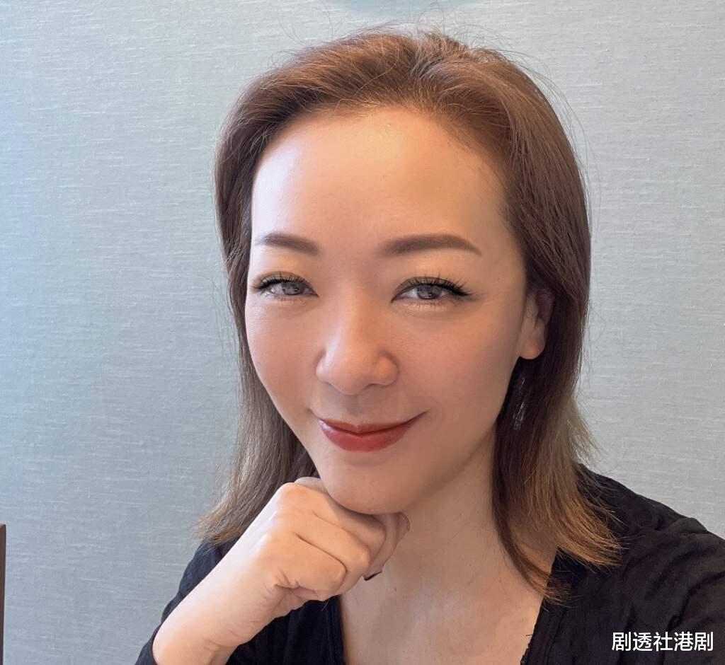 TVB知名导演宣布退休,与气质女星恋爱,遇交通意外昏迷很长时间