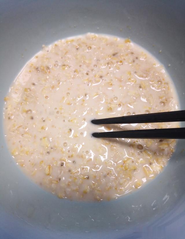 燕麥片這樣做，無(wú)糖無(wú)油個(gè)個(gè)鼓大泡，柔軟好吃又健康，有鍋就能做