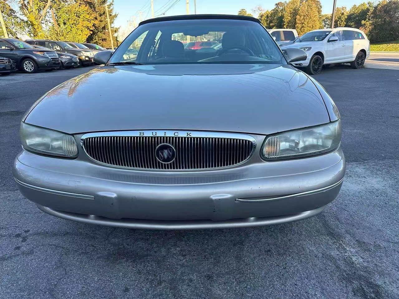 这是首次进入中国的别克轿车，1999年别克世纪，属于那个年代的美式豪华