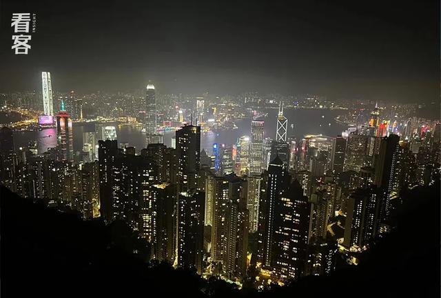 港漂高材生，扎堆卖保险