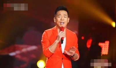 26岁上春晚走红,后得罪杨坤20年不说话,如今56岁至今未婚没孩子