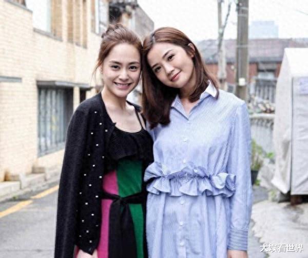 阿娇前夫赖弘国分享二胎生女喜讯,妻子怀抱女儿躺病床笑容满面