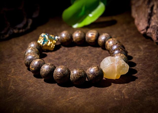 热门木质文玩手串TOP8，你入手了吗？文玩圈的新宠都在这里！