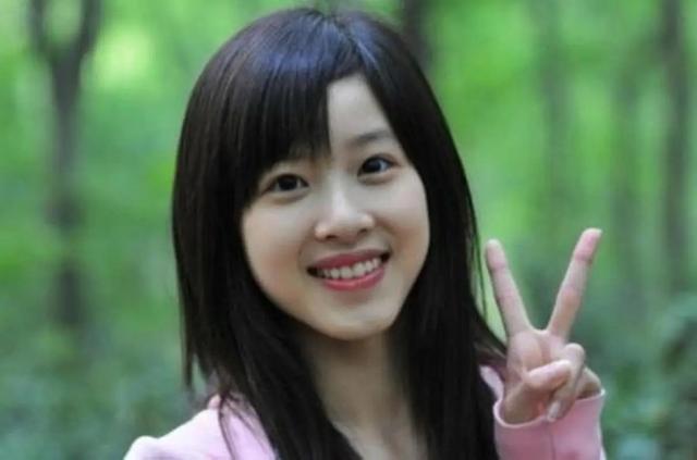 “剪刀手女孩”近况曝光!当年富豪苦等10年,如今她怎么样了?